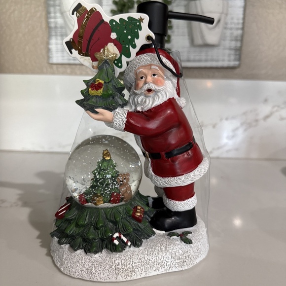 Christmas Santa Light Up Snow Globe Soap Dispenser - Picture 3 of 5